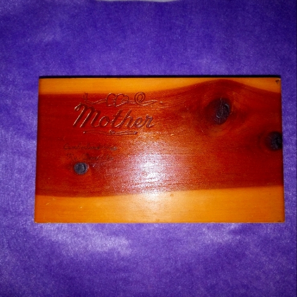Cedar trinket box - Picture 1 of 3